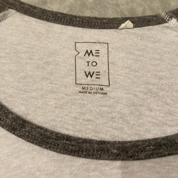 ME TO WE Short Sleeved Crop Top - Picture 2 of 3